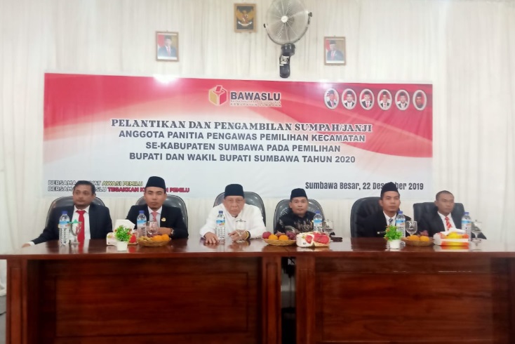Panitia Pengawas Pemilihan Kecamatan se-Kabupaten Sumbawa Resmi Dilantik