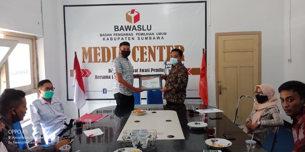 Perkuat Pengawasan; Bawaslu Sumbawa gandeng alumni SKPP