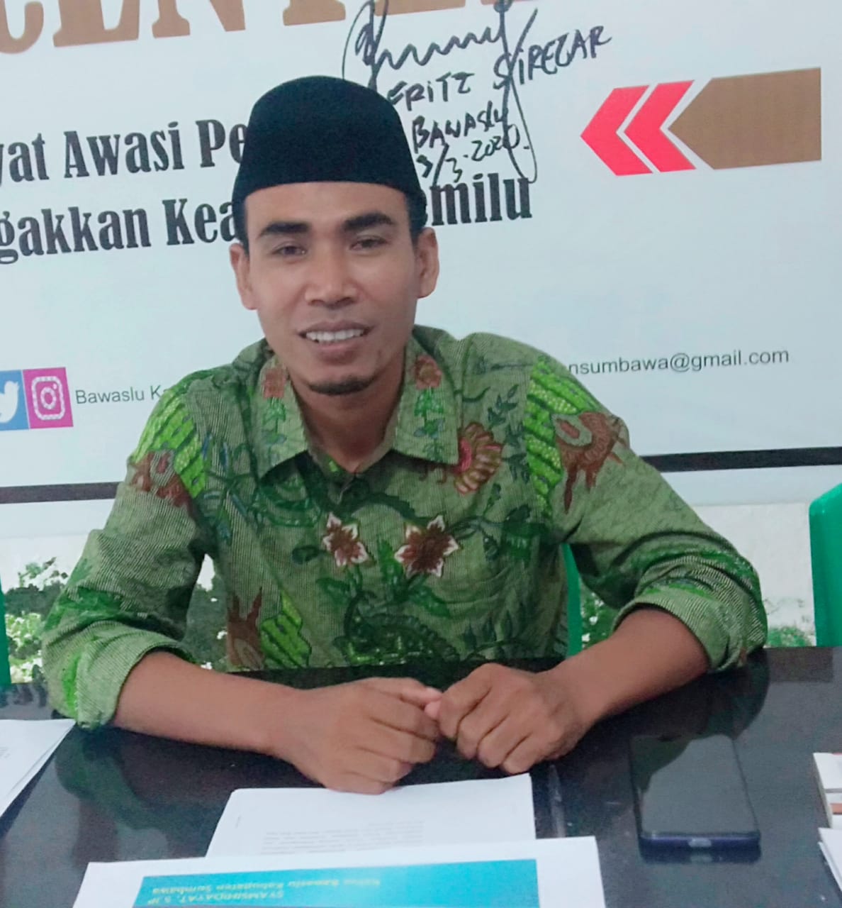 Diskusi Mingguan" Ketua Bawaslu Sumbawa Beberkan Masalah Putung"