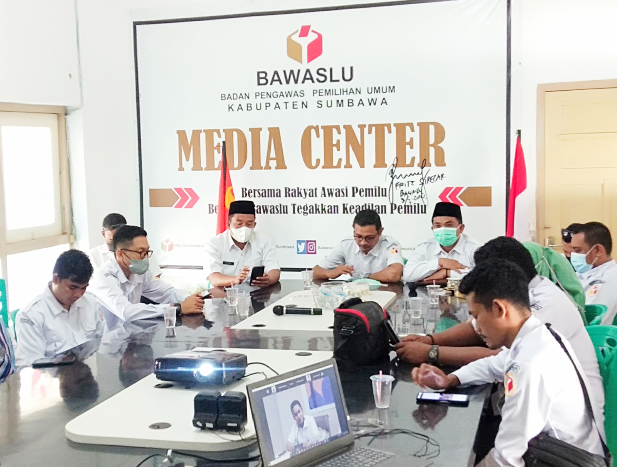 Laksanakan Halal bihalal Melalui Daring, Bawaslu NTB Tekankan Solidaritas