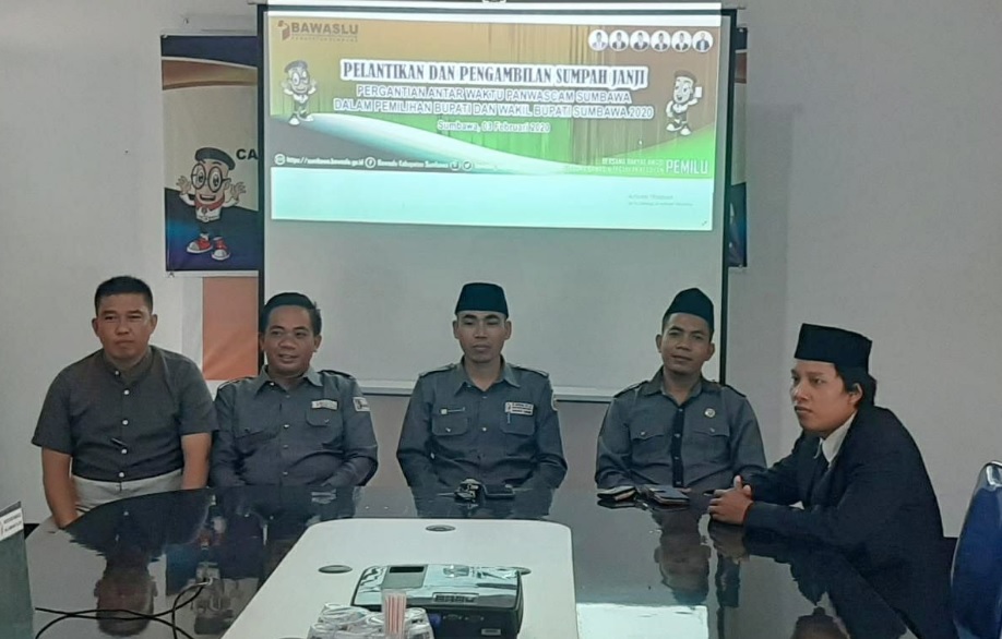 PELANTIKAN DAN PENGAMBILAN SUMPAH JANJI PERGANTIAN ANTAR WAKTU (PAW) PANWASCAM KECAMATAN SUMBAWA