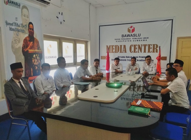 Kembali Bawaslu Kabupaten Sumbawa Lakukan PAW Panwascam.