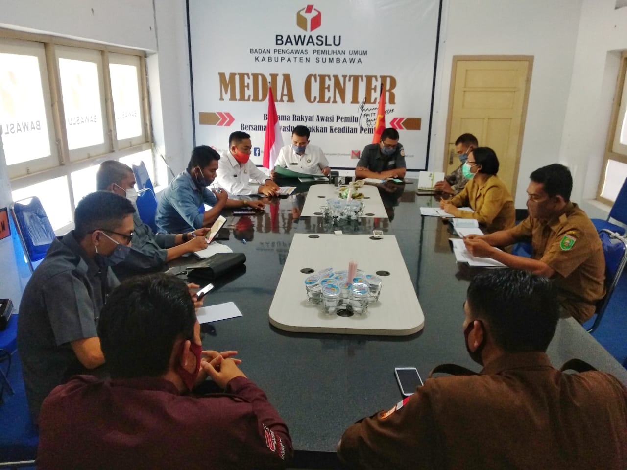 Songsong PILKADA ; Bawaslu Kabupaten Sumbawa Laksanakan Rapat Koordinasi Perdana