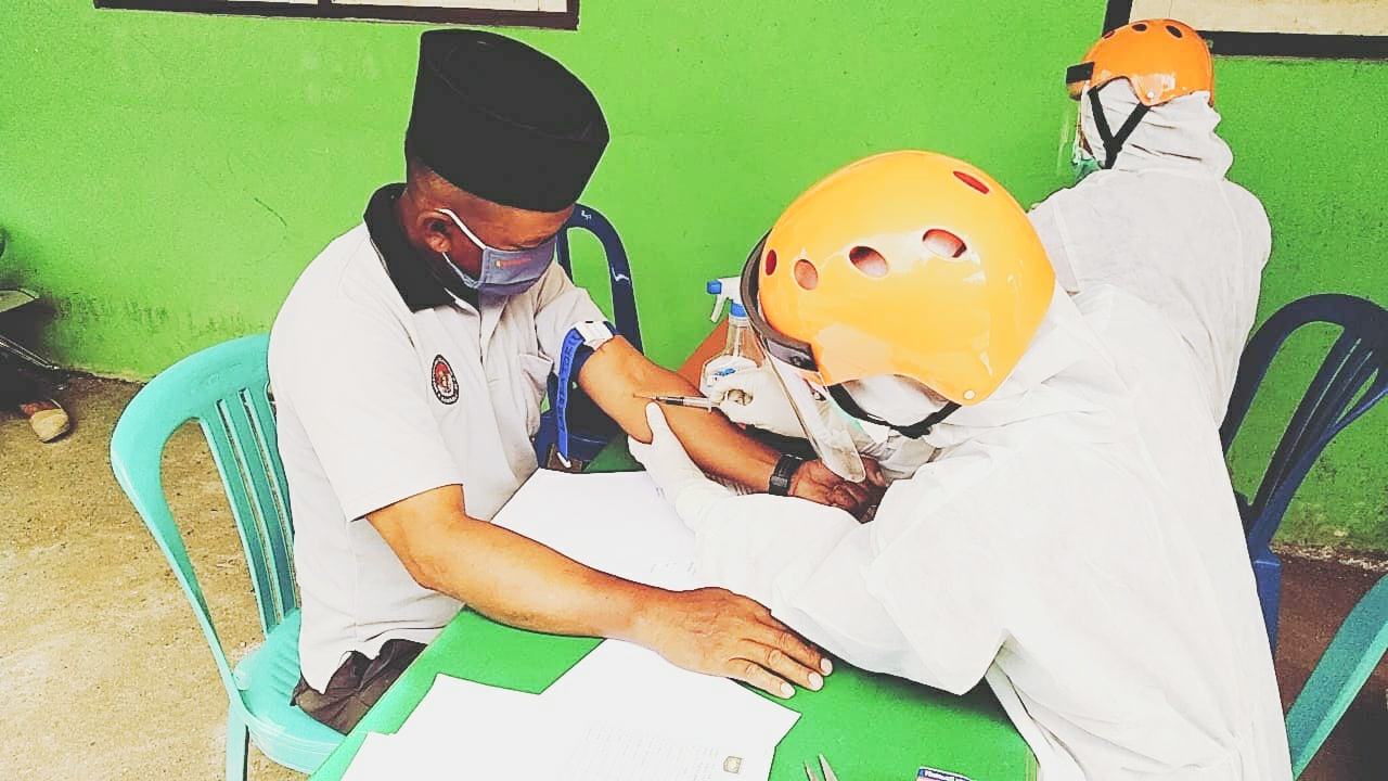 Pastikan Kesehatan Jajarannya, Bawaslu Kabupaten Sumbawa Laksanakan Rapid Test