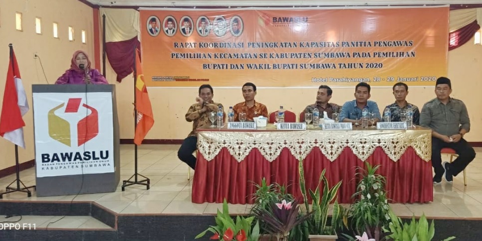 Tingkatkan Kapasitas Panitia Pengawas Pemilihan Kecamatan, Bawaslu Kabupaten Sumbawa Gelar Rapat Kerja Teknis