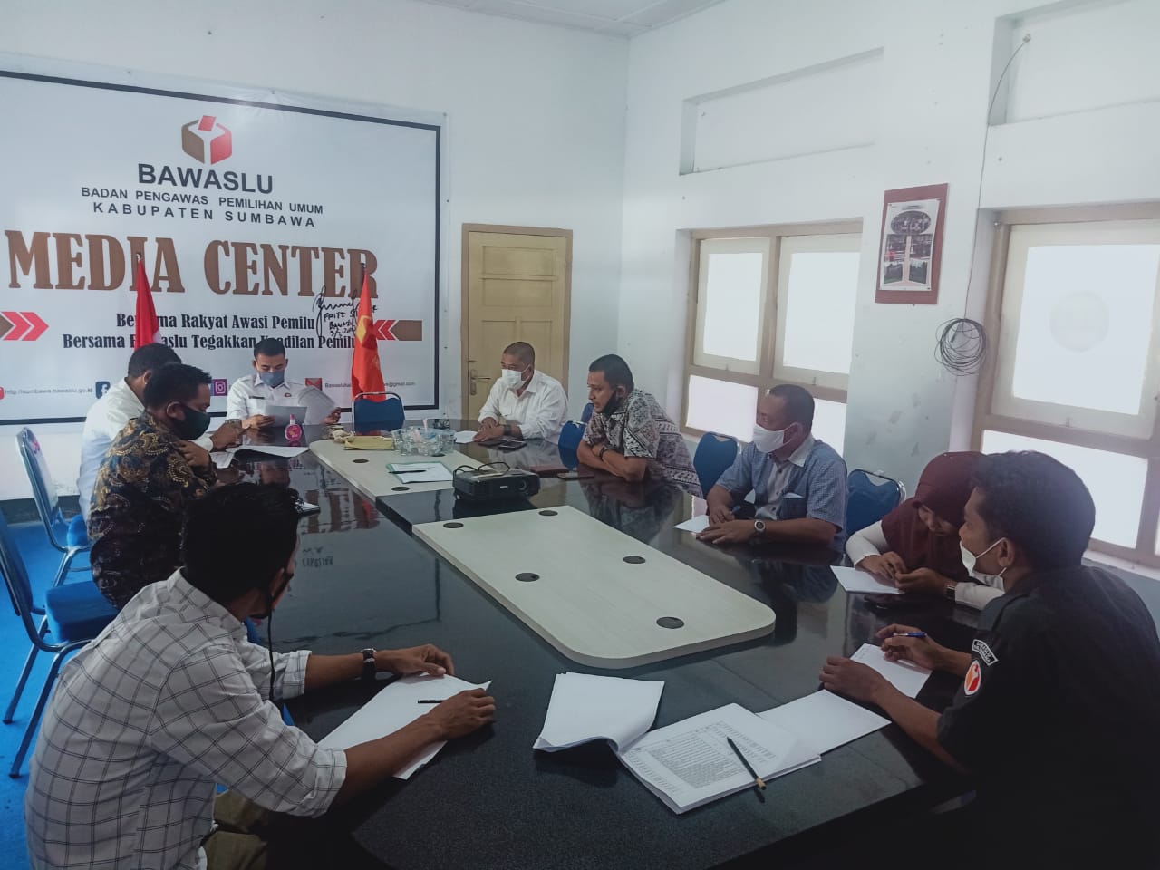 Songsong Pilkada 2020; Bawaslu Kabupaten Sumbawa Gelar Rapat Internal