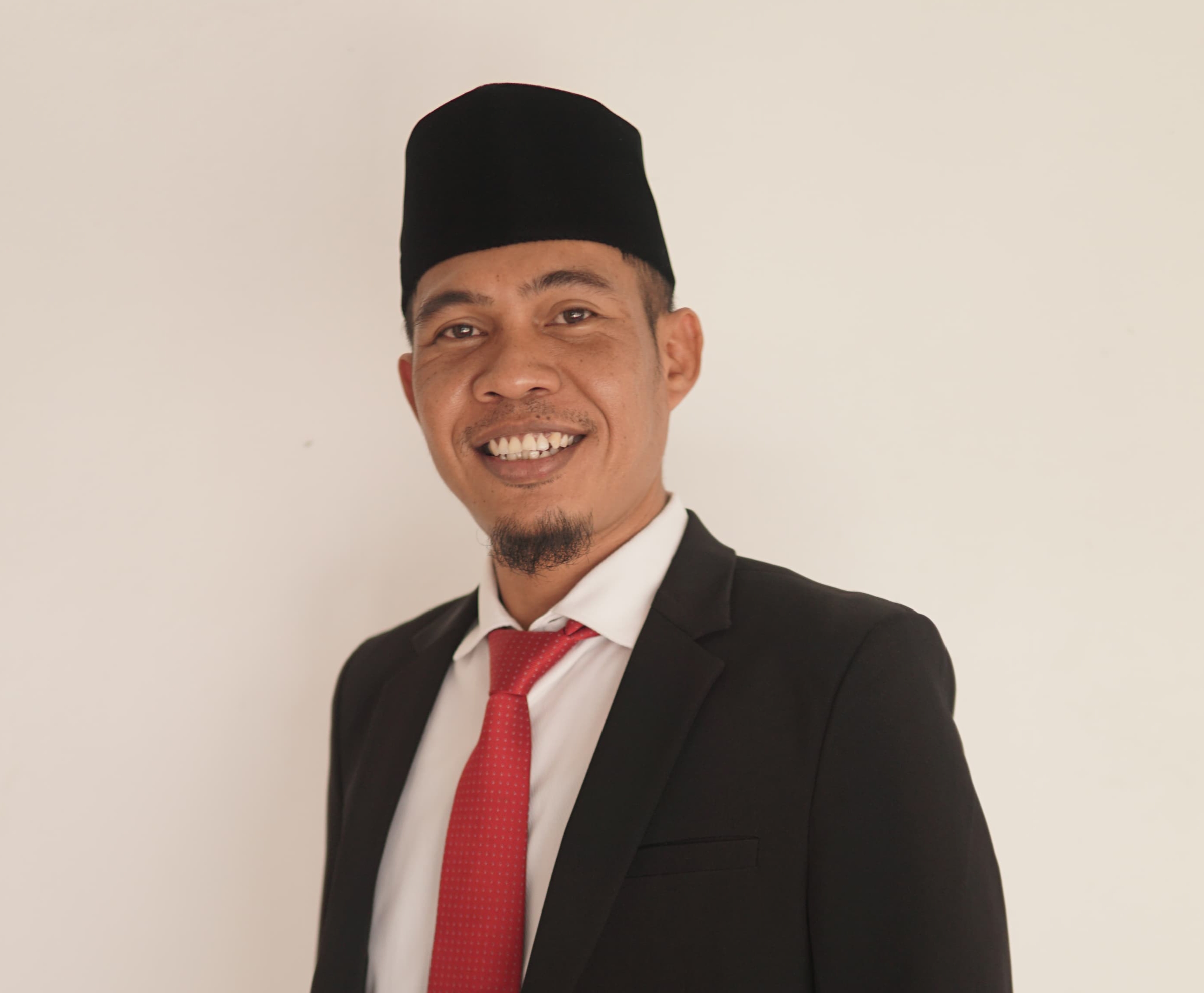 Bawaslu Sumbawa Telusuri Oknum Guru dengan Pose Nomor Urut Paslon 