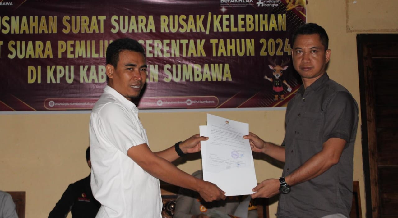 Bawaslu Sumbawa Hadiri Pemusnahan Surat Suara