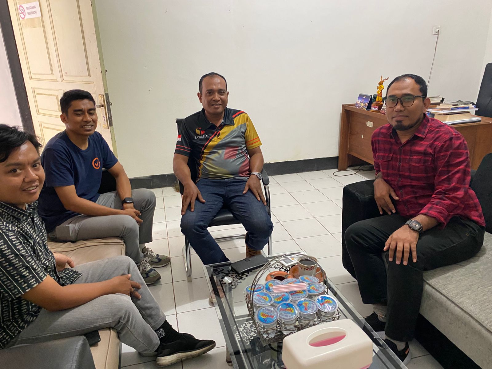 Kunjungan Bawaslu Sumbawa ke Kantor KPU Sumbawa