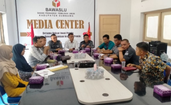 Diskusi Publik, Bawaslu Kabupaten Sumbawa Gandeng Universitas Samawa