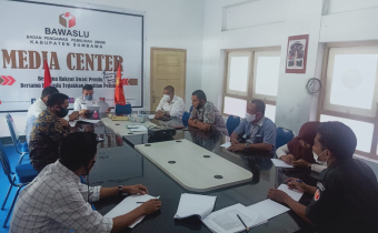 Songsong Pilkada 2020; Bawaslu Kabupaten Sumbawa Gelar Rapat Internal